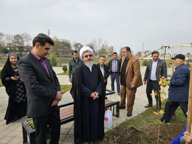 آملیها با کاشت نهال به استقبال برنامههای چهل ودومین سالگرد حماسه ششم بهمن رفتند 4 آملیها با کاشت نهال به استقبال برنامههای چهل ودومین سالگرد حماسه ششم بهمن رفتند