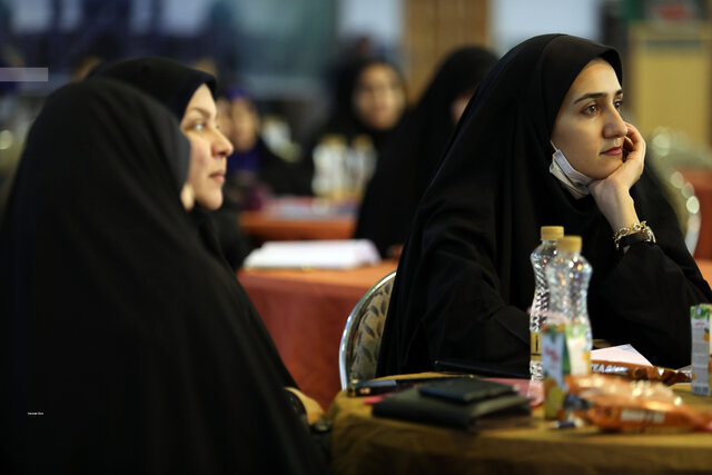 استفاده از ظرفیت روایتگری بانوان در برابر توطئههای دشمن 5 استفاده از ظرفیت روایتگری بانوان در برابر توطئههای دشمن