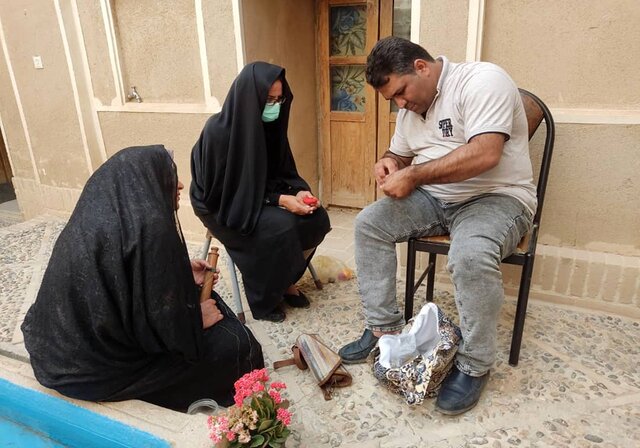 اشتغالزایی جوان ابرکوهی برای ۱۷۰ نفر از بانوان در صنایع دستی 3 اشتغالزایی جوان ابرکوهی برای ۱۷۰ نفر از بانوان در صنایع دستی