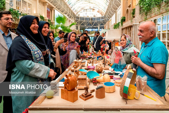 ایجاد نقشه راه برای توسعه صنایعدستی در برنامه هفتم توسعه 3 ایجاد نقشه راه برای توسعه صنایعدستی در برنامه هفتم توسعه