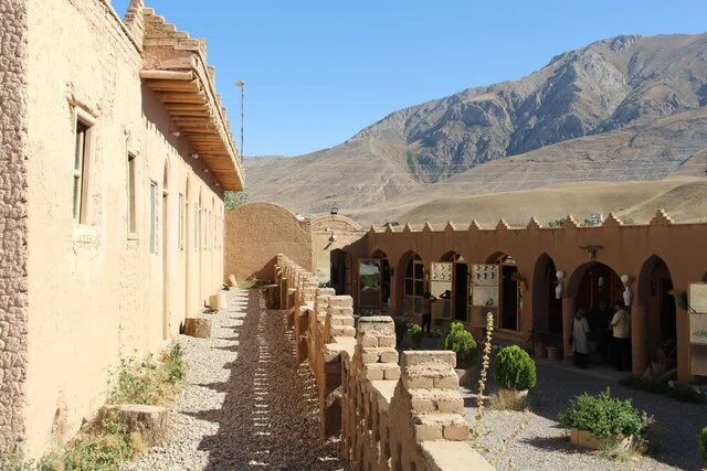 تجربه ای ناب از زندگی در اتاقی خشتی با غذایی محلی 3 تجربه ای ناب از زندگی در اتاقی خشتی با غذایی محلی