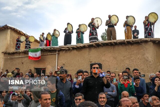 جشنوارهای به شیرینی انگورِ "کندوله" و دلانگیزی عطر سیبِ "سرتخت" 2 جشنوارهای به شیرینی انگورِ "کندوله" و دلانگیزی عطر سیبِ "سرتخت"