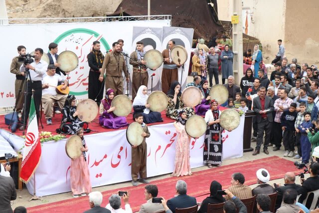 جشنوارهای به شیرینی انگورِ "کندوله" و دلانگیزی عطر سیبِ "سرتخت" 4 جشنوارهای به شیرینی انگورِ "کندوله" و دلانگیزی عطر سیبِ "سرتخت"