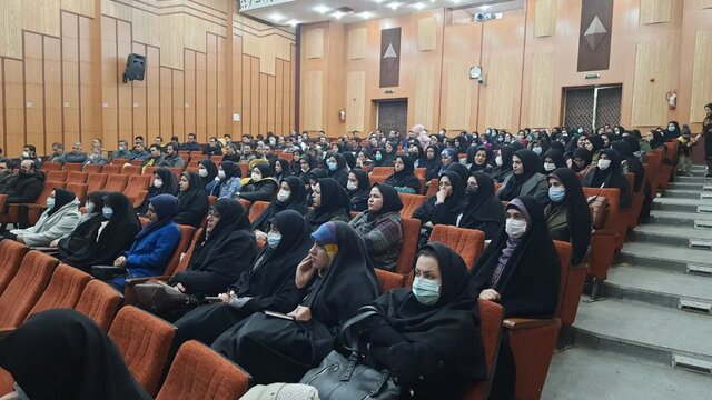 خضریان: زن با حجاب می‌تواند در همه عرصه‌های اجتماعی نقش آفرینی کند