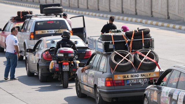 رالی جاده ابریشم شگفتزده از ایران خارج شد 3 رالی جاده ابریشم شگفتزده از ایران خارج شد