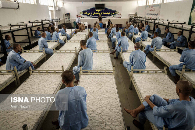 روایتی از زندگی معتادان متجاهر در کمپ ماده ۱۶ خوزستان 5 روایتی از زندگی معتادان متجاهر در کمپ ماده ۱۶ خوزستان