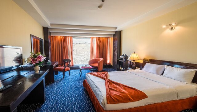 سرشار از حس زندگی با اقامت در هتل چمران شیراز 2 اتاق دو تخته دبل هتل چمران شیراز