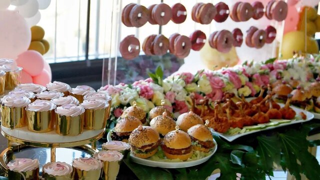 سرشار از حس زندگی با اقامت در هتل چمران شیراز 3 برگزاری مراسم در هتل چمران شیراز