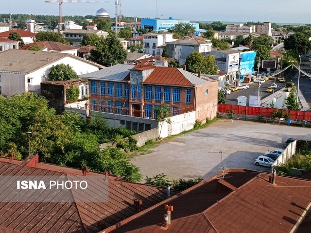 فانوس دریایی بندر انزلی در اسارت بلندمرتبه سازان 2 فانوس دریایی بندر انزلی در اسارت بلندمرتبه سازان