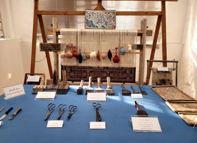 نمایشی از «کار در ایران» با قرض و بدهکاری!