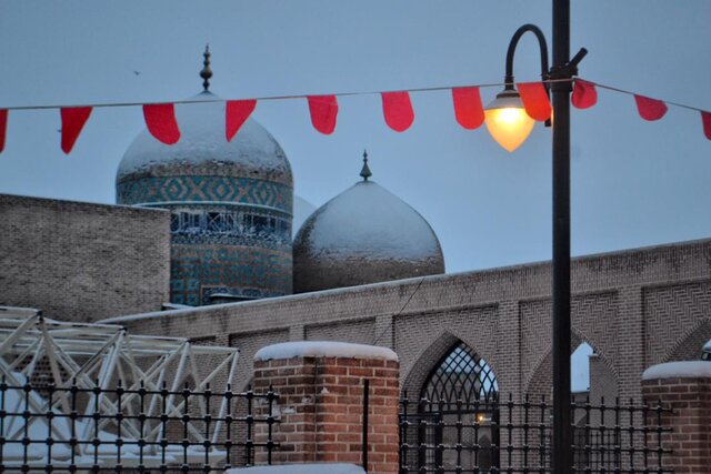 نمایی از بقعه شیخ صفی اردبیل زیبا و برفی