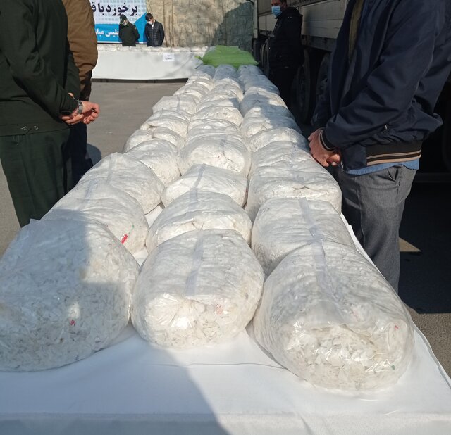 هشدار یوروپل؛ احتمال درگیری مافیاهای اروپایی و افغانستانی برای فروش گیاه «افدرا»جهت تولید شیشه 3 هشدار یوروپل؛ احتمال درگیری مافیاهای اروپایی و افغانستانی برای فروش گیاه «افدرا»جهت تولید شیشه