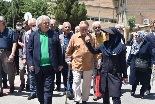 هنرمندان قدیمی به دیدار ساکنان کهریزک رفتند + تصاویر 6 هنرمندان پیشکسوت به کهریزک رفتند