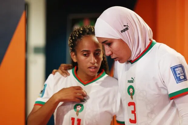 یک زن با حجاب چگونه تاریخساز فوتبالِ جهان شد؟ 4 یک زن با حجاب چگونه تاریخساز فوتبالِ جهان شد؟