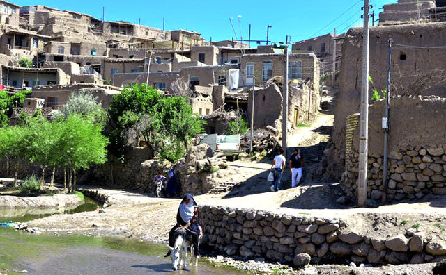زندگی ۱۸۰ نفر در روستای با بافت ۱۵۰ سال قبل 3 زندگی ۱۸۰ نفر در روستای با بافت ۱۵۰ سال قبل