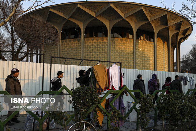 ماجرای دیواره‌های پیرامون تئاتر شهر چیست؟