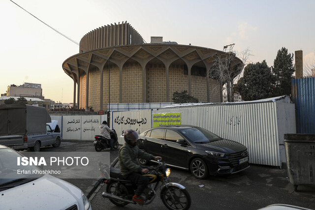 ماجرای دیواره‌های پیرامون تئاتر شهر چیست؟