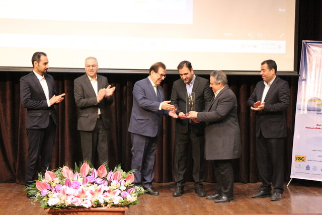 نگاه صرف تفریحی به گردشگری تغییر کند