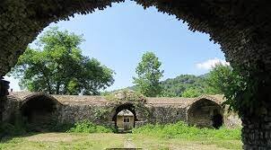 سفر به کاروانسرای جهانی تیتی خانم تا عطر کماج در جوار آبشار لونک 3 سفر به کاروانسرای جهانی تی تی خانم تا عطر کماج در جوار آبشار لونک