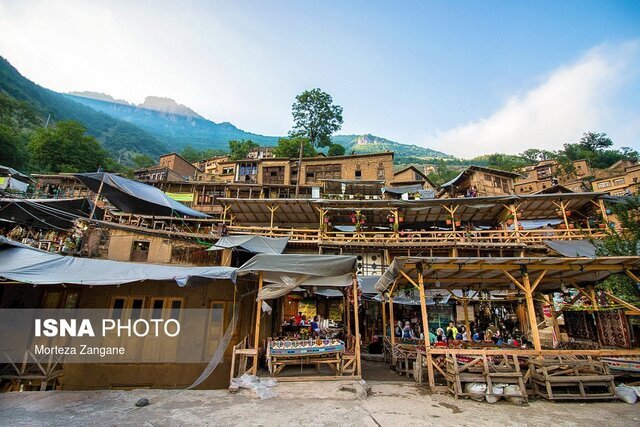 عطر «اَگردک» و «کوکوی گل پامچال» در کفا بازار ماسوله 4 عطر «اَگردک» و «کوکوی گل پامچال» در کف بازار ماسوله