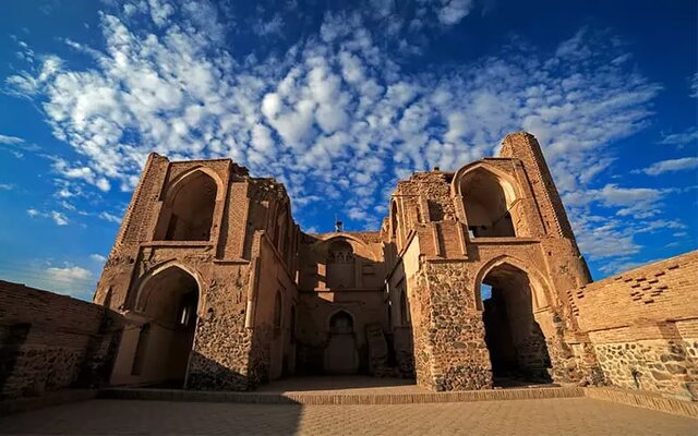همزیستی طبیعت و انسان با ترکیب فضاهای طبیعی در روستای افین