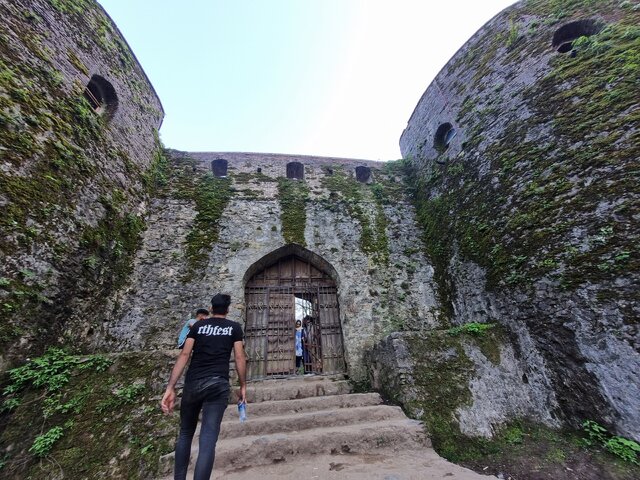 دژ عظیم «قله روخون»، یادگاری به‌جامانده در شکاف کوه‌ها