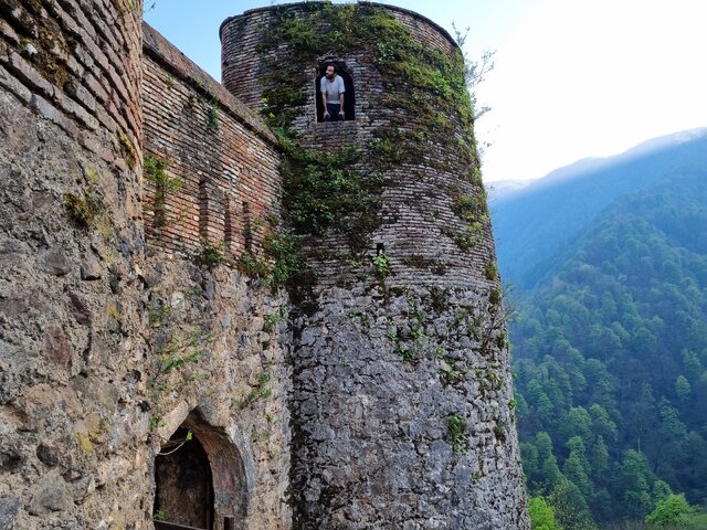 دژ عظیم «قله روخون»، یادگاری به‌جامانده در شکاف کوه‌ها
