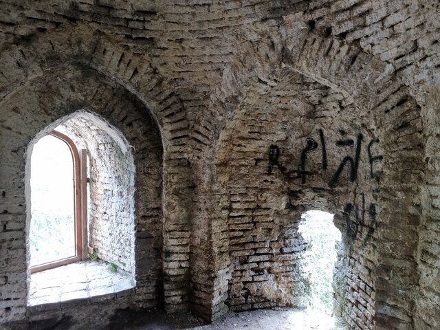 دژ عظیم «قله روخون»، یادگاری به‌جامانده در شکاف کوه‌ها