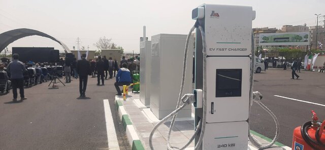 ورود اولین سری اتوبوسهای برقی به چرخه حمل و نقل عمومی کشور؛ ایستگاه اول کرج 3 ورود اولین سری اتوبوسهای برقی به چرخه حمل و نقل عمومی کشور؛ ایستگاه اول کرج