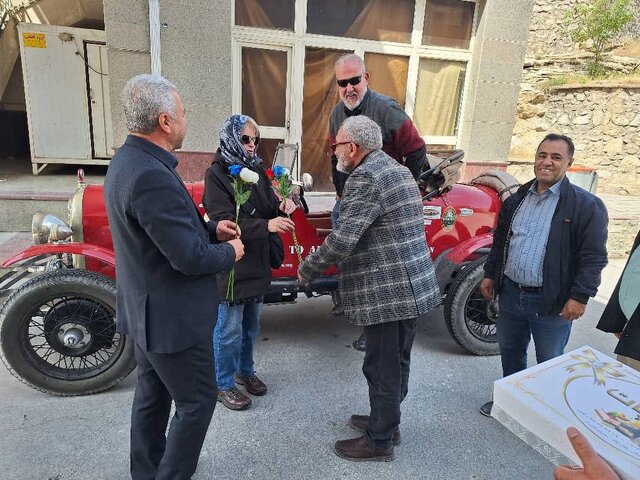 سفر زوج استرالیایی با ماشین ۱۰۰ ساله به ایران 2 سفر زوج استرالیایی با ماشین ۱۰۰ ساله به ایران