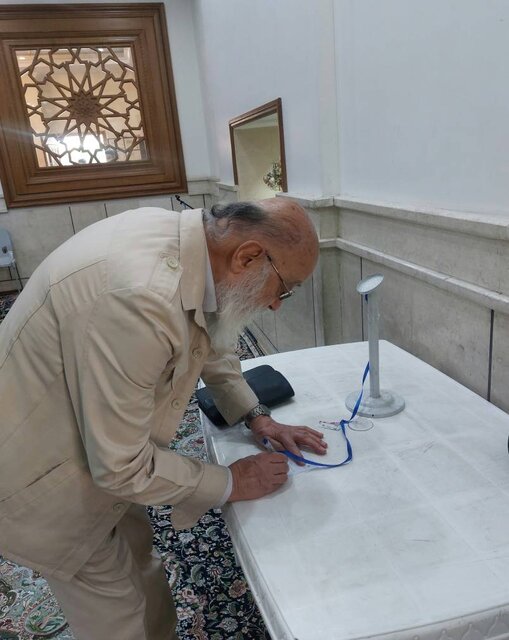 چمران رای خود را به صندوق انداخت 2 چمران رای خود را به صندوق انداخت