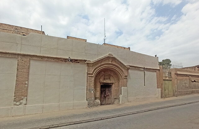 سردر عمارت قاجاری در بافت تاریخی تهران مخدوش شد 2 سردر عمارت قاجاری در بافت تاریخی تهران مخدوش شد