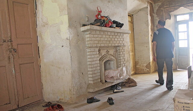 سردر عمارت قاجاری در بافت تاریخی تهران مخدوش شد 4 سردر عمارت قاجاری در بافت تاریخی تهران مخدوش شد