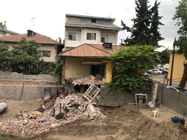 سایه مخرب بلندمرتبهسازی بر خانههای تاریخی بندرانزلی 7 سایه مخرب بلندمرتبهسازی بر خانههای تاریخی بندرانزلی