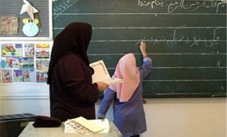 رسالت معلمان فقط آموزش نیست؛ نقش حمایتگری معلم در رشد شخصیتی دانشآموزان 1 d8b1d8b3d8a7d984d8aa d985d8b9d984d985d8a7d986 d981d982d8b7 d8a2d985d988d8b2d8b4 d986db8cd8b3d8aad89b d986d982d8b4 d8add985d8a7db8cd8aa 6814c1355591d