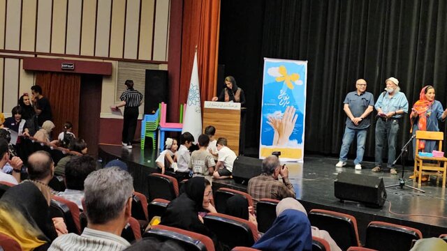 کودکان زندگی خود را نقاشی میکنند 3 کودکان زندگی خود را نقاشی میکنند