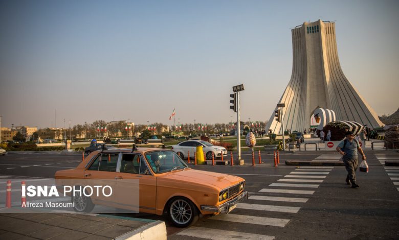 آغاز عملیات بازپیرایی چمنهای میدان آزادی پس از ۱۵ سال/ ۴۰ هزار مترمربع مساحت کل چمن رینگ داخلی میدان 1 d8a2d8bad8a7d8b2 d8b9d985d984db8cd8a7d8aa d8a8d8a7d8b2d9bedb8cd8b1d8a7db8cdb8c da86d985d986d987d8a7db8c d985db8cd8afd8a7d986 d8a2 6926bded74d8f