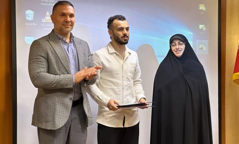 تقدیر شهرداری از بهترین بازیکن فوتسال آسیا 1 d8aad982d8afdb8cd8b1 d8b4d987d8b1d8afd8a7d8b1db8c d8a7d8b2 d8a8d987d8aad8b1db8cd986 d8a8d8a7d8b2db8cdaa9d986 d981d988d8aad8b3d8a7d984 69274a73b1f44