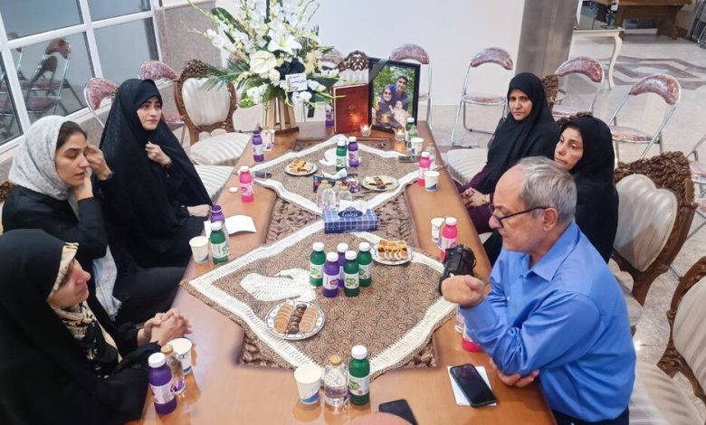 دیدار معاون زنان رئیسجمهور با خانواده شهیدان رسولی و قاسمیان در آستانه روز پزشک 1 d8afdb8cd8afd8a7d8b1 d985d8b9d8a7d988d986 d8b2d986d8a7d986 d8b1d8a6db8cd8b3d8acd985d987d988d8b1 d8a8d8a7 d8aed8a7d986d988d8a7d8af 692440443b1d5