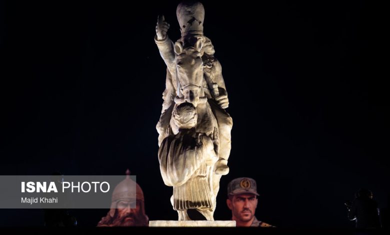 رونمایی از مجسمه «زانو زنندگان برابر ایران» در میدان انقلاب اسلامی 1 d8b1d988d986d985d8a7db8cdb8c d8a7d8b2 d985d8acd8b3d985d987 d8b2d8a7d986d988 d8b2d986d986d8afdaafd8a7d986 d8a8d8b1d8a7d8a8d8b1 d8a7 692435c3401f3