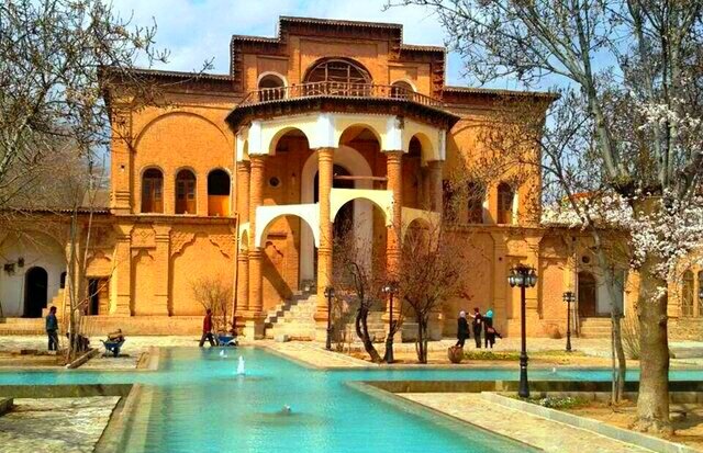 سفر به کردستان، تجربهای کمنظیر از زیبایی و فرهنگ و ماجراجویی 4 سفر به کردستان، تجربهای بینظیر از زیبایی و فرهنگ و ماجراجویی