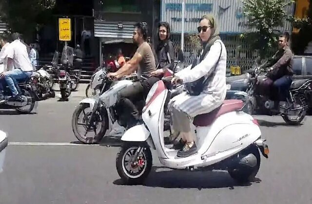 صدور گواهینامه موتور برای بانوان ممنوعیت قانونی ندارد؛ خلاء دارد/ زنان میتوانند مالک موتورسیکلت باشند 1 d8b5d8afd988d8b1 daafd988d8a7d987db8cd986d8a7d985d987 d985d988d8aad988d8b1 d8a8d8b1d8a7db8c d8a8d8a7d986d988d8a7d986 d985d985d986d988 6923fb6ac8ac4