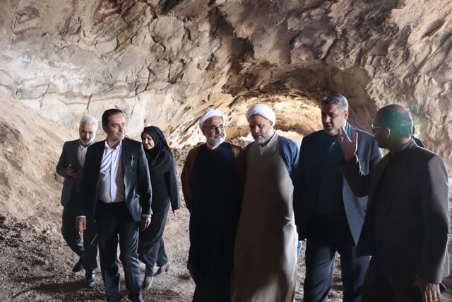 غار نمک حصاریزدان؛ فرصتی برای جذب گردشگران و ماجراجویان است