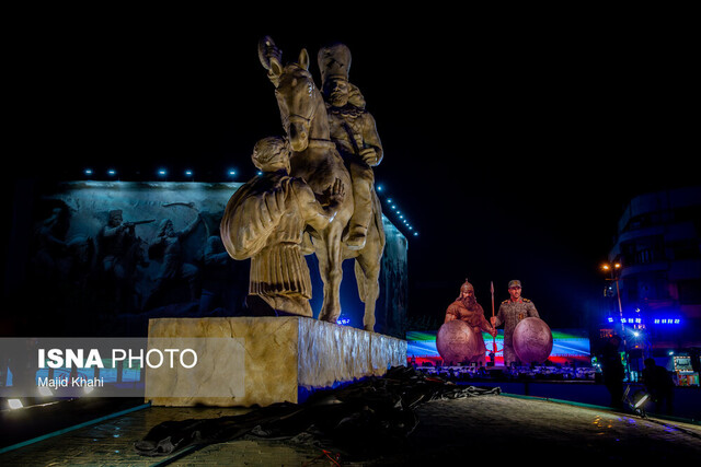 مجسمه تازه میدان انقلاب و چند ایراد 2 مجسمه تازه میدان انقلاب و چند ایراد