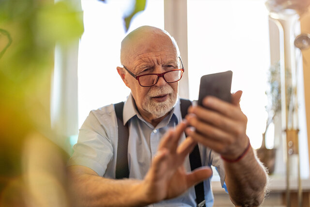 ویدیو/ گوشی هوشمند، ذهن سالمندان را فعالتر میکند ویدیو/ گوشی هوشمند، ذهن سالمندان را فعالتر میکند