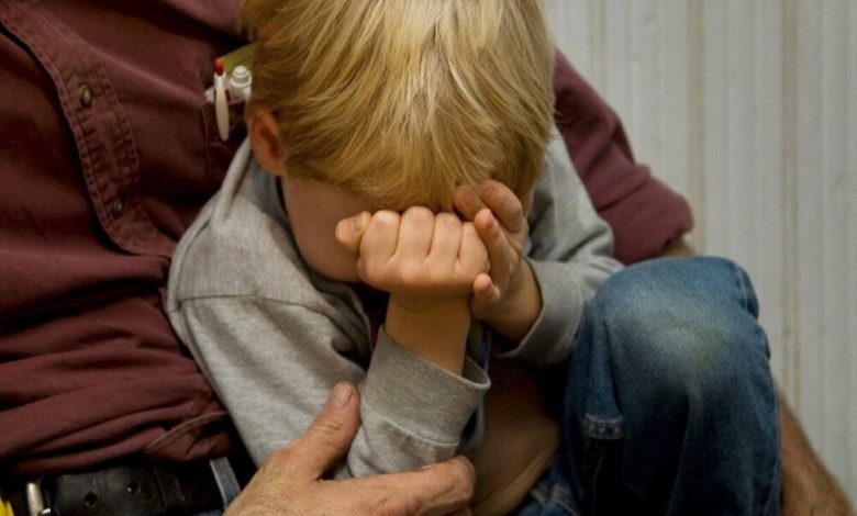 کودکان را در معرض اخبار و تصاویر ناراحتکننده قرار ندهید 1 daa9d988d8afdaa9d8a7d986 d8b1d8a7 d8afd8b1 d985d8b9d8b1d8b6 d8a7d8aed8a8d8a7d8b1 d988 d8aad8b5d8a7d988db8cd8b1 d986d8a7d8b1d8a7d8add8aa 6924a27bc8299